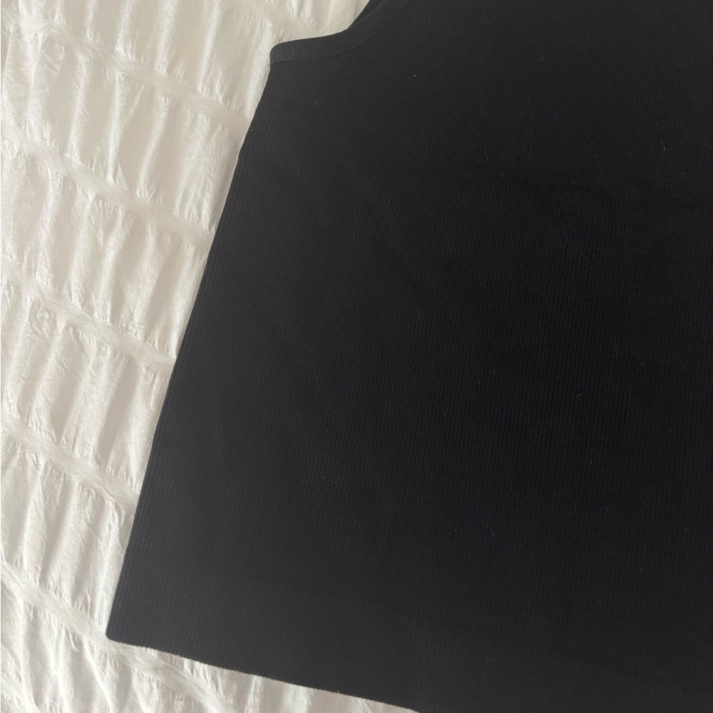 Black Seamless Tank - Picture 7 of 11